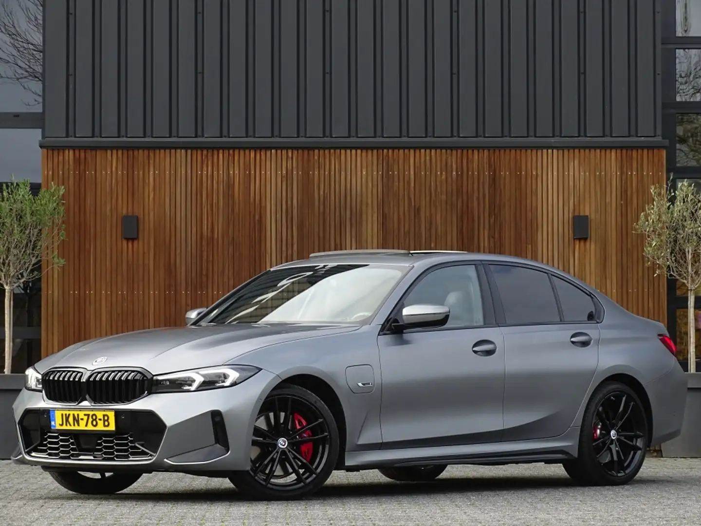 BMW 330 3-serie 330e 292PK M-Sport / Frozen Grey / Carbon Gris - 1