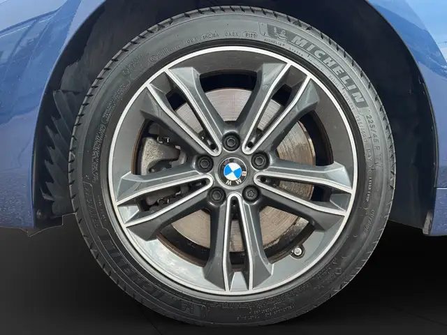 BMW 1 Series view 9