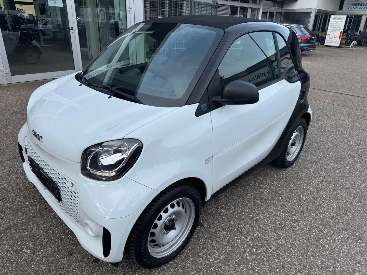 smart forTwo coupe EQ 22KW-SCHNELL/COOL&AUDIO *8000KM/Aus1.HAND Weiß - 2