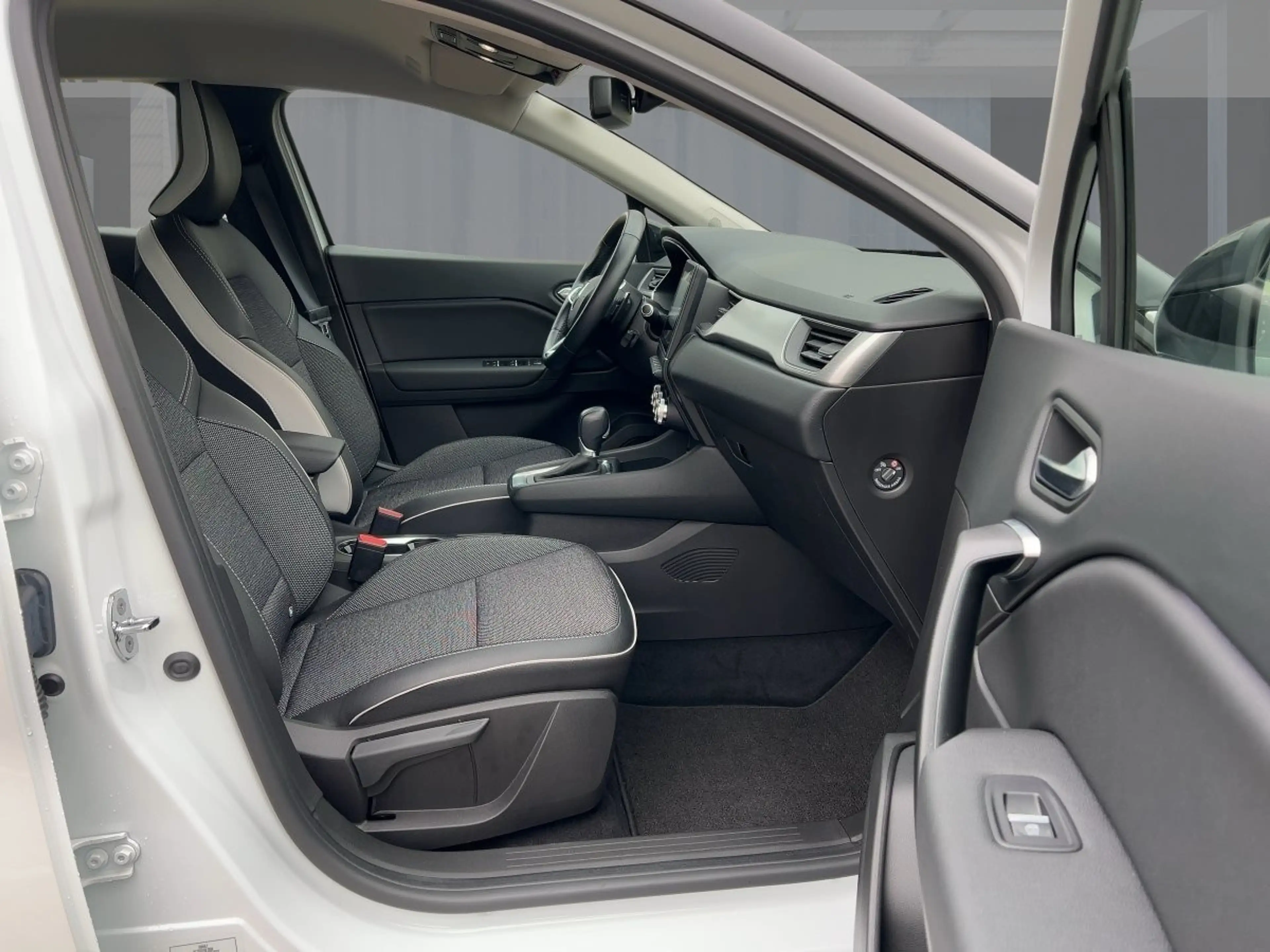 Renault Captur 1.3 TCE 140 INTENS AUTOMATIK — photo 8