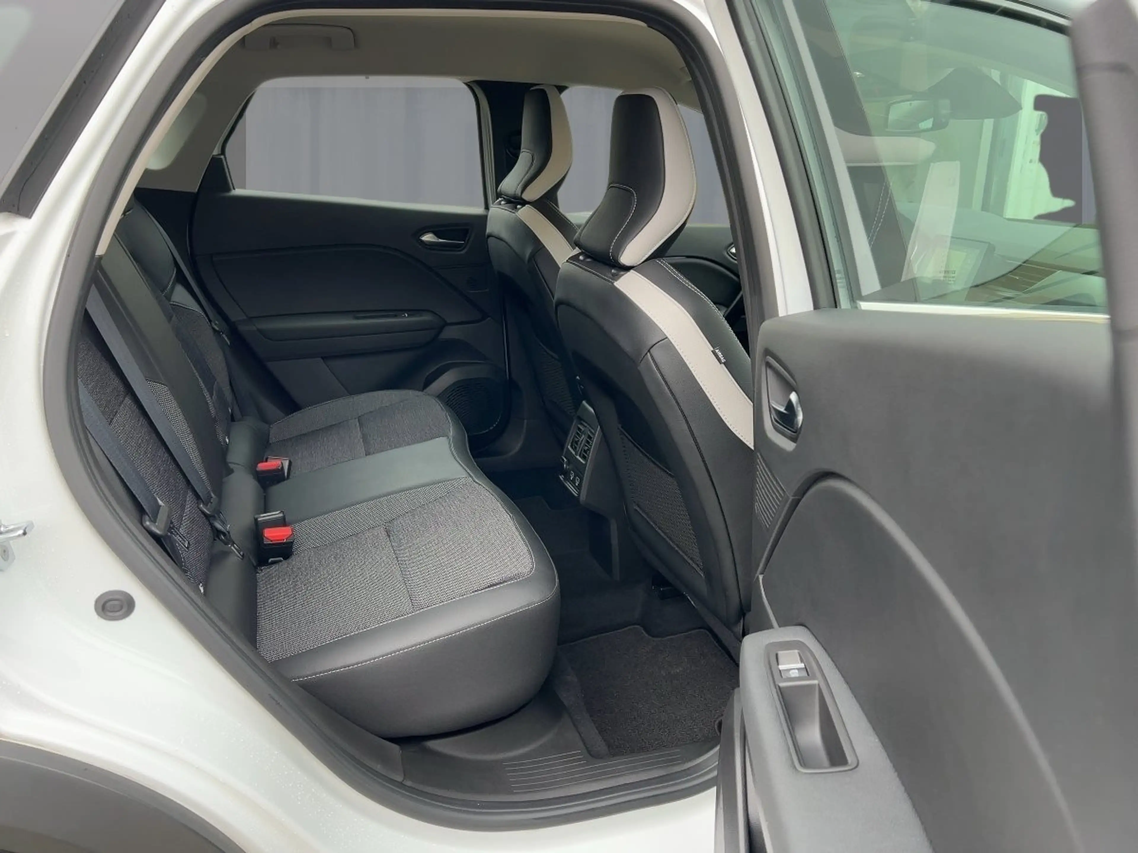 Renault Captur 1.3 TCE 140 INTENS AUTOMATIK — photo 9