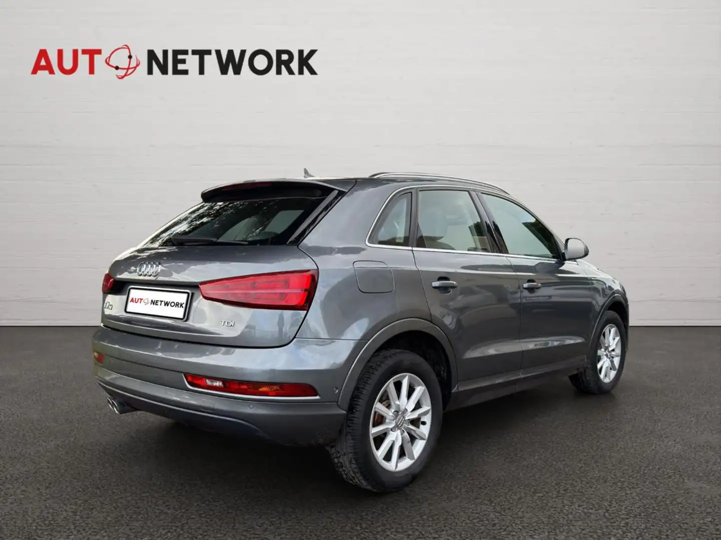 Audi Q3 2.0 TDI 120 CV S tronic Business Grigio - 2
