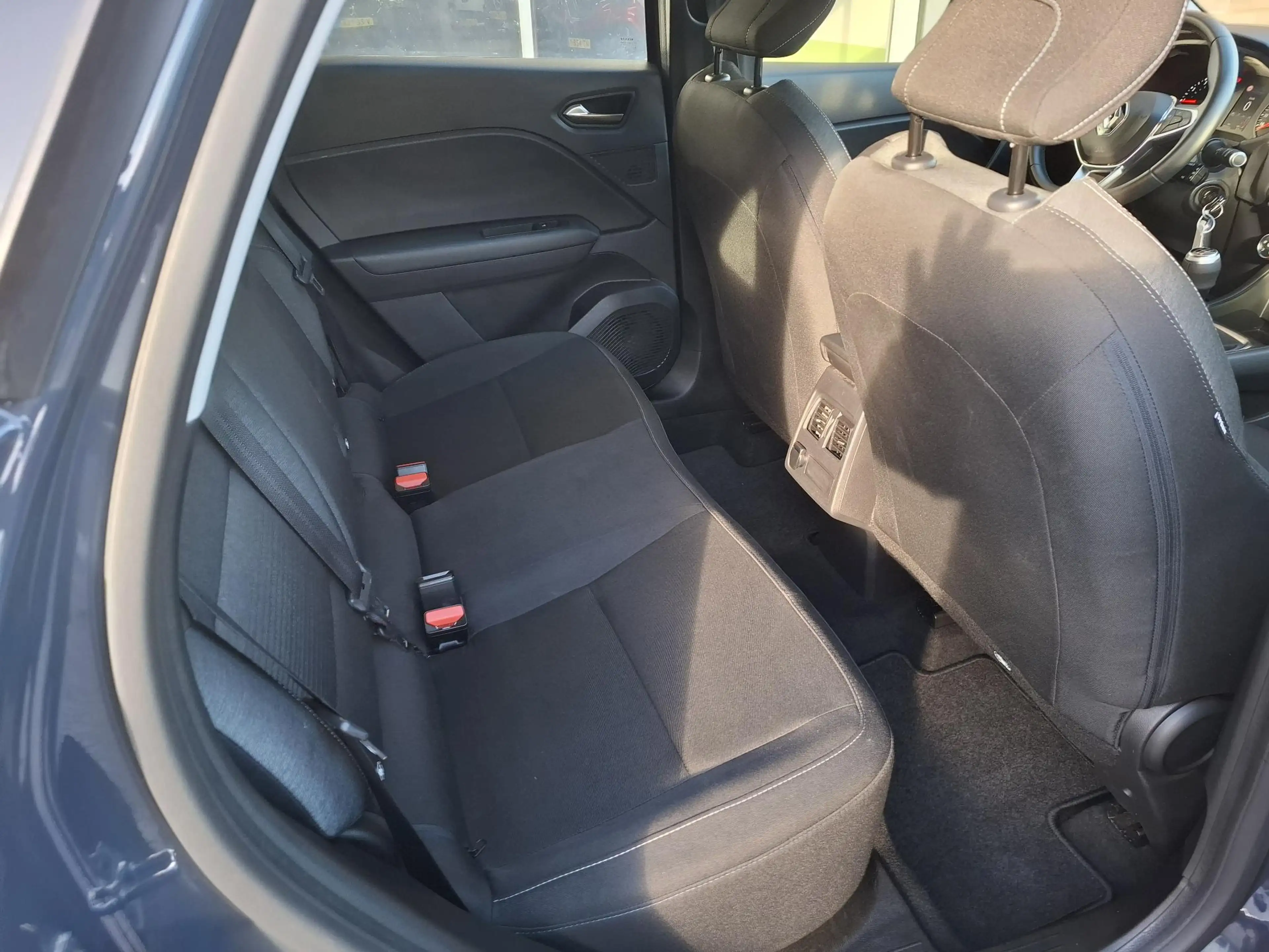Renault Captur 1.0 TCe 100 Zen — photo 15