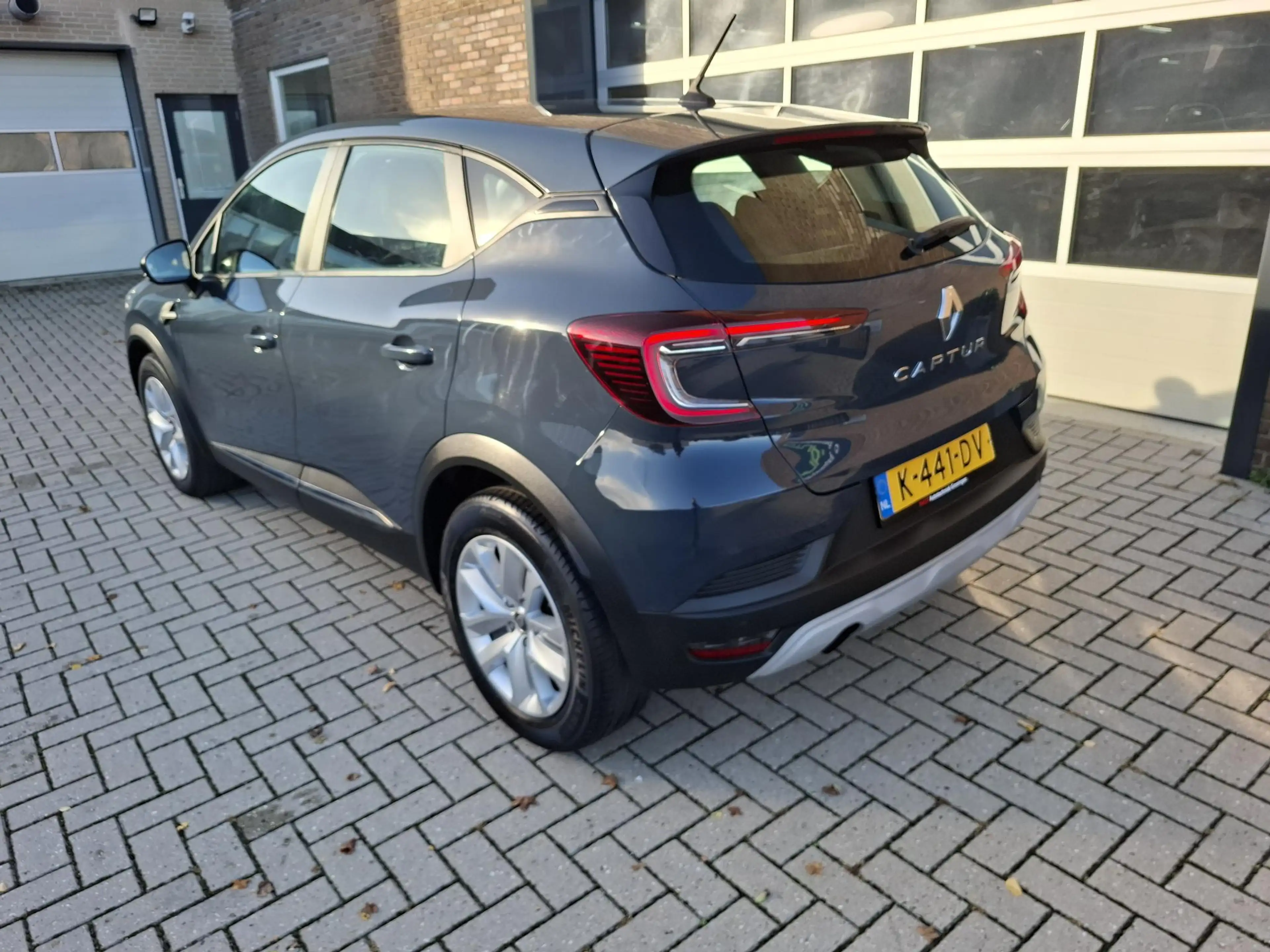 Renault Captur 1.0 TCe 100 Zen — photo 26