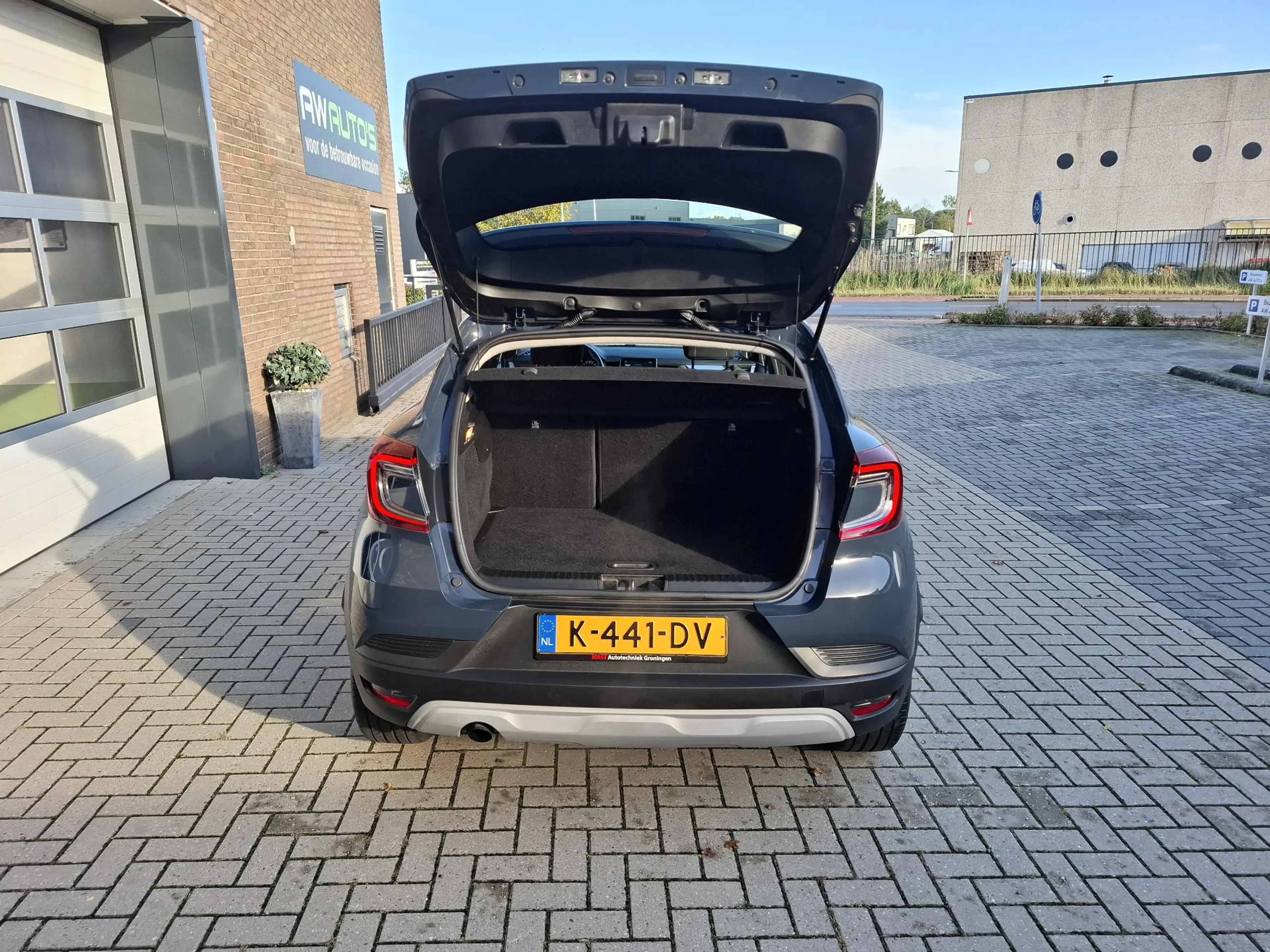 Renault Captur 1.0 TCe 100 Zen — photo 17