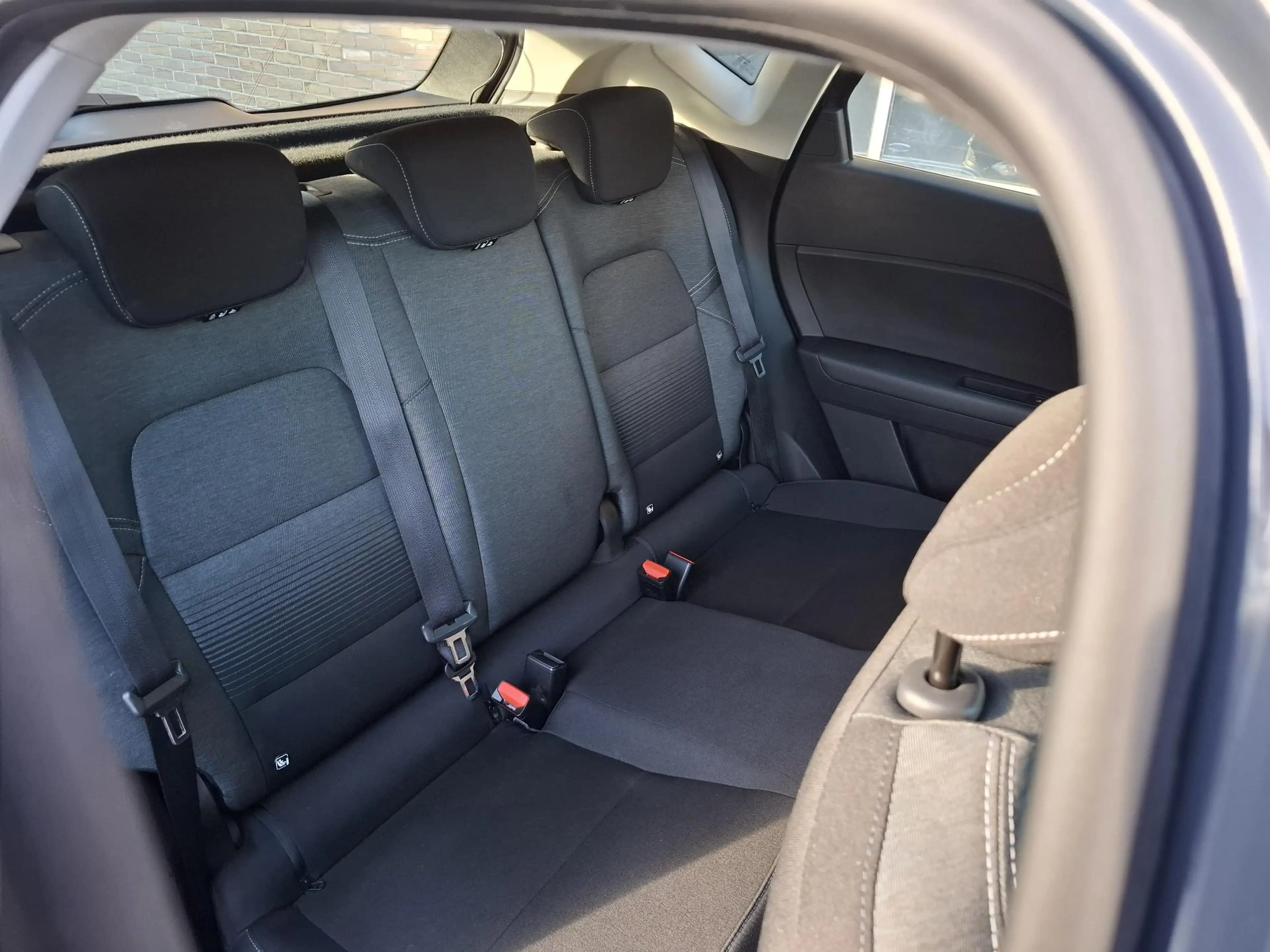 Renault Captur 1.0 TCe 100 Zen — photo 16
