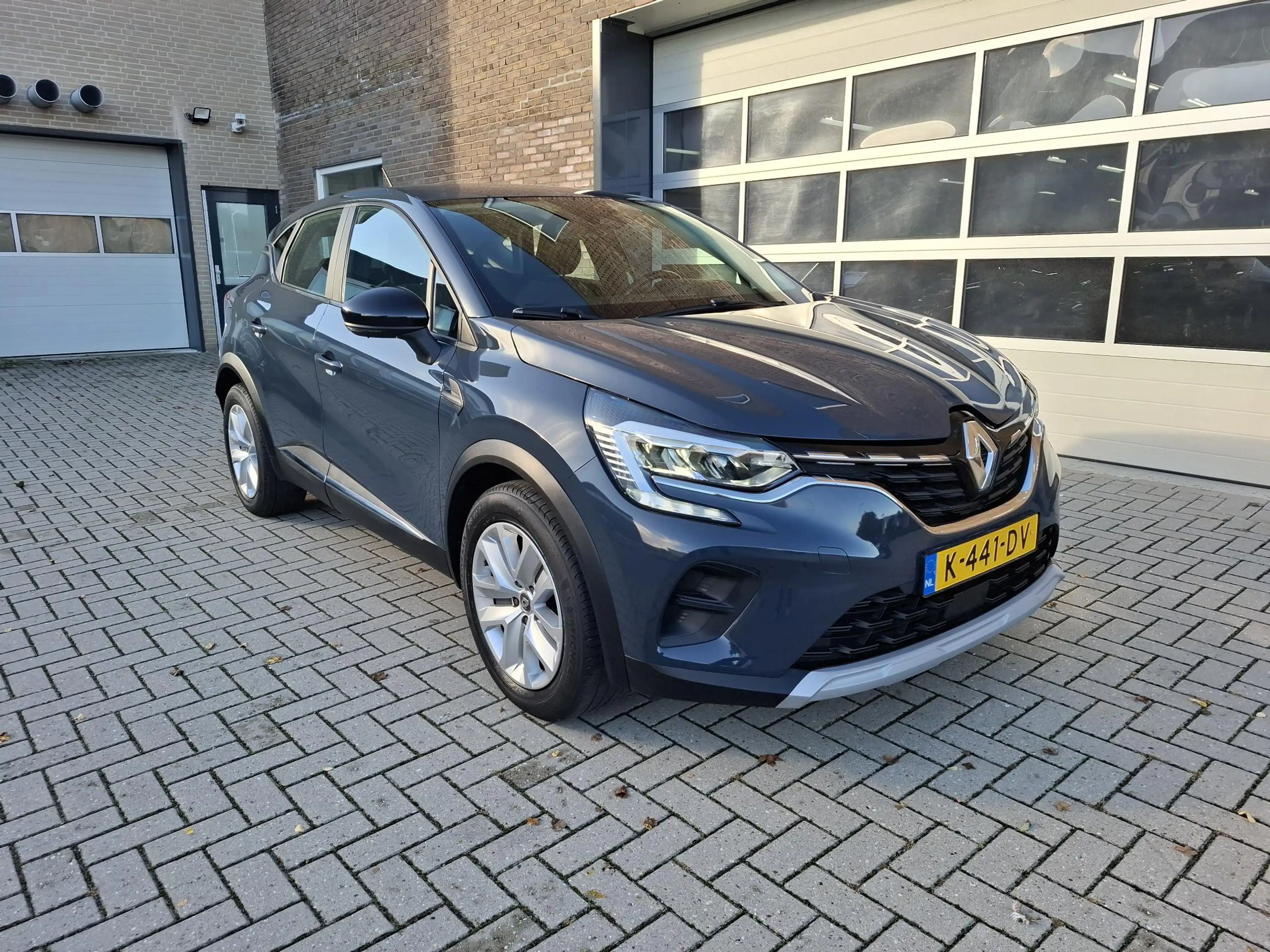 Renault Captur 1.0 TCe 100 Zen — photo 14