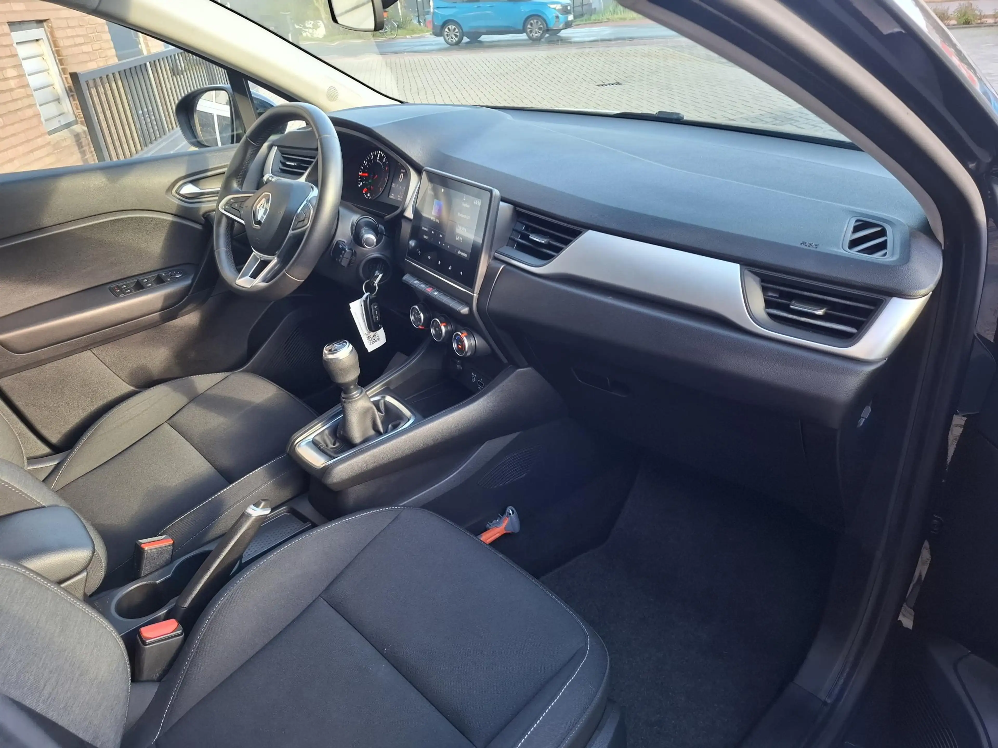 Renault Captur 1.0 TCe 100 Zen — photo 4