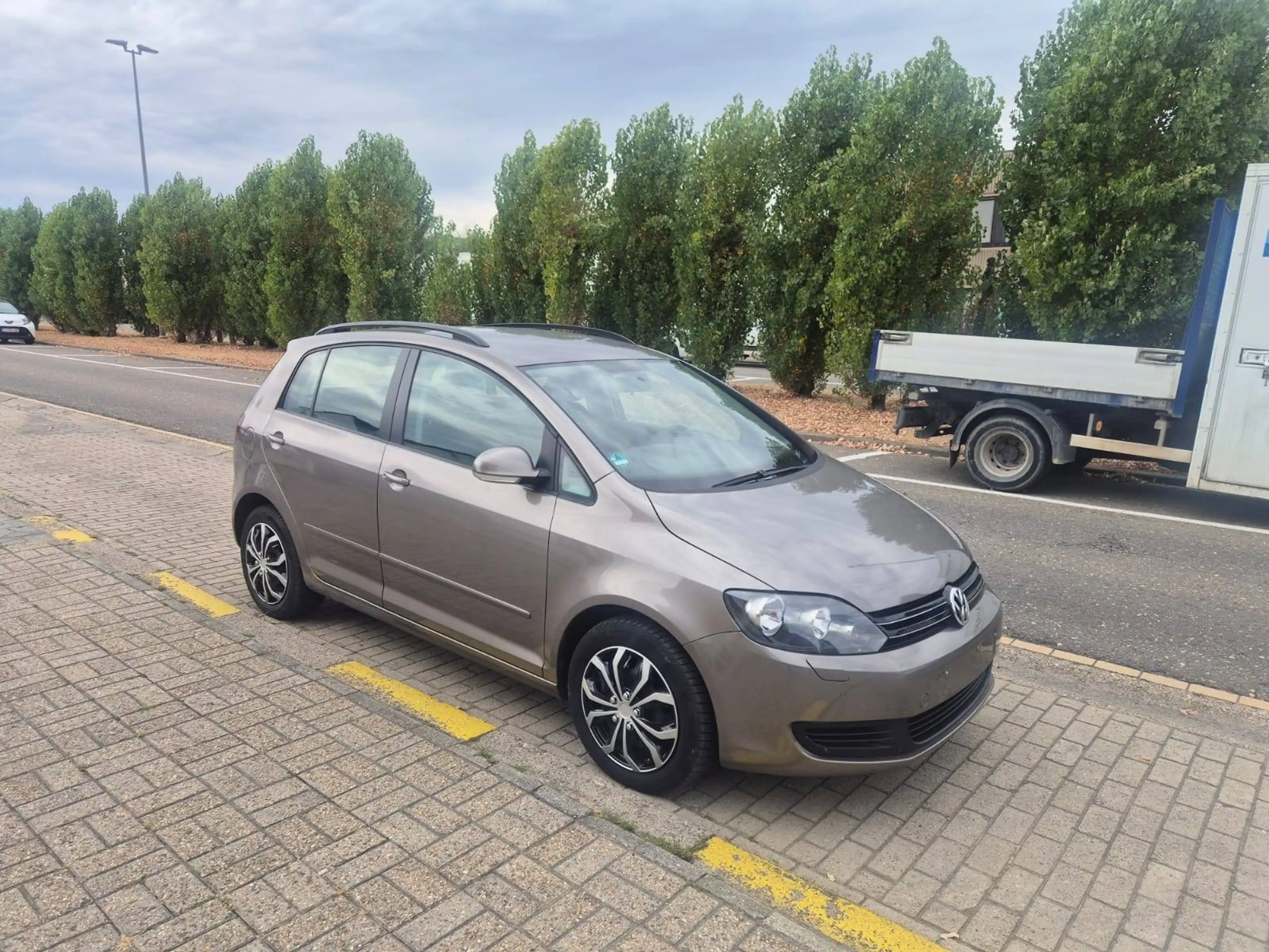 Volkswagen Golf Plus 1.4 TSI - Airco - Parkingssensoren - Zetelverwarming - Navigatie + Keuring - Garantie — photo 2