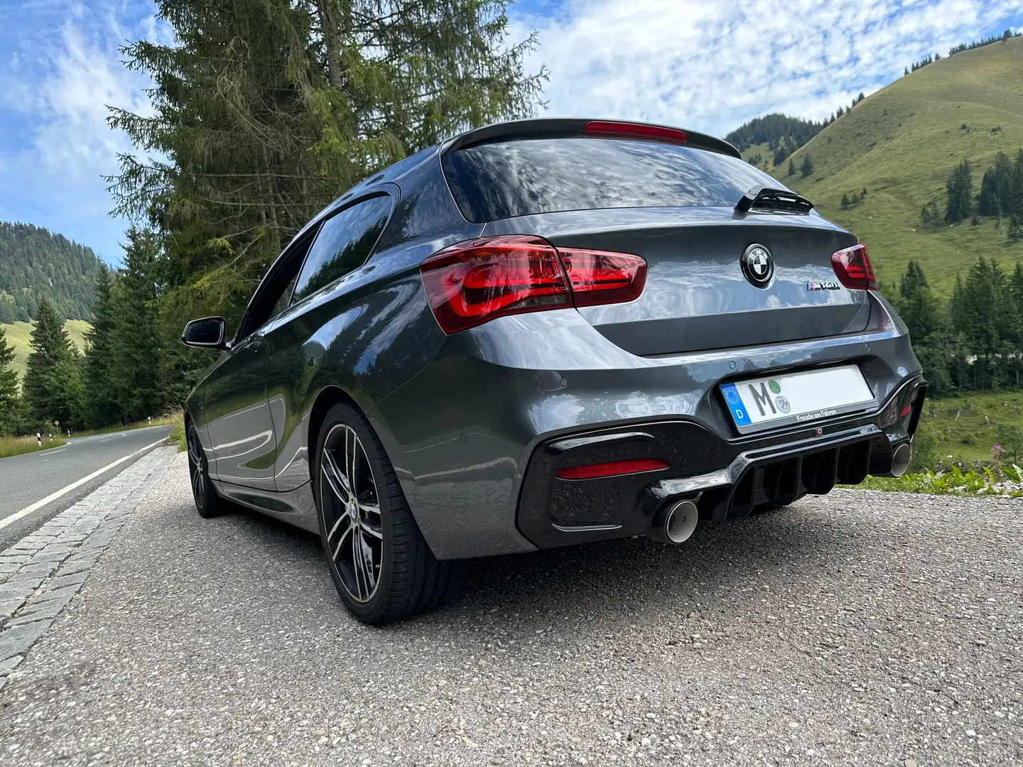BMW 140 M140i Aut. Special Edition siva - 1