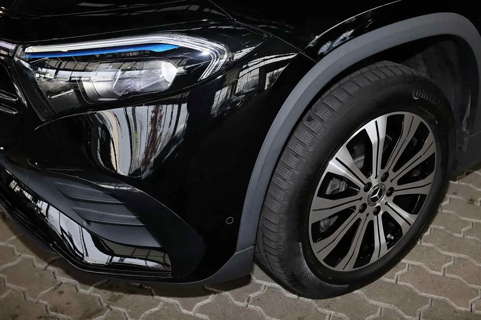 Mercedes-Benz EQA 250 AMG PANO+DISTRONIC+KAMERA+CARPLAY+LED+18 Schwarz - 2