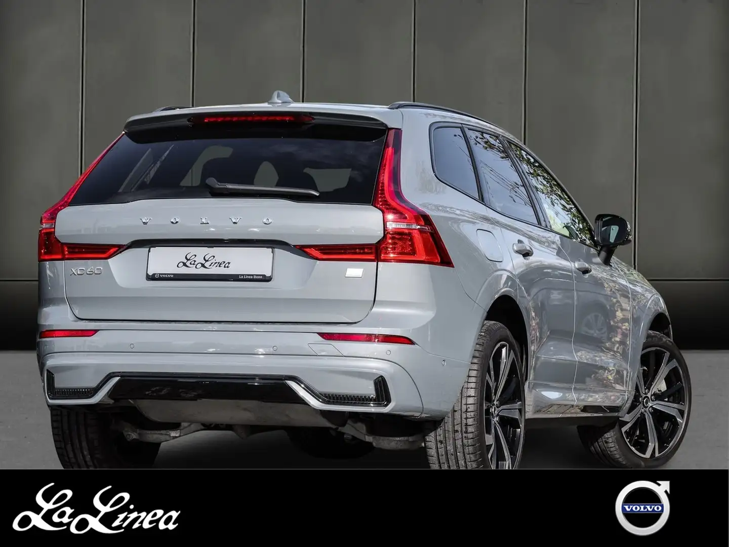Volvo XC60 T6 AWD Recharge R Design Recharge Plug-In Hybri... Grau - 2