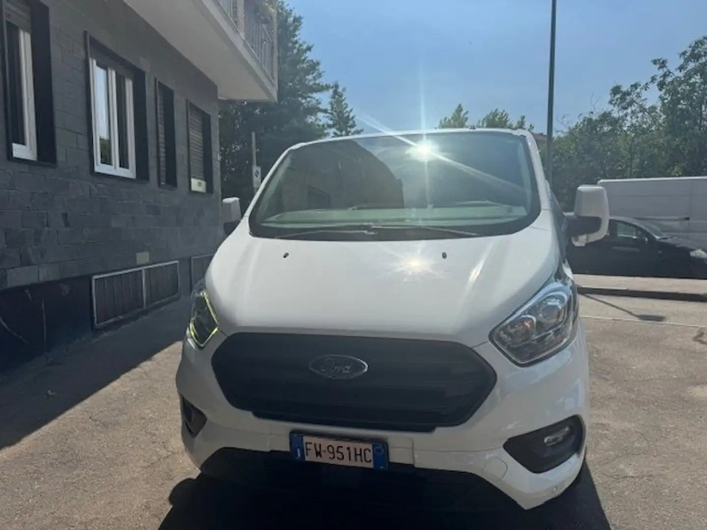 Ford Transit Custom anno 2019 euro 6b Blanc - 2