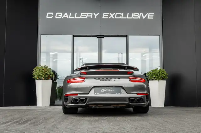 Porsche 911 view 6