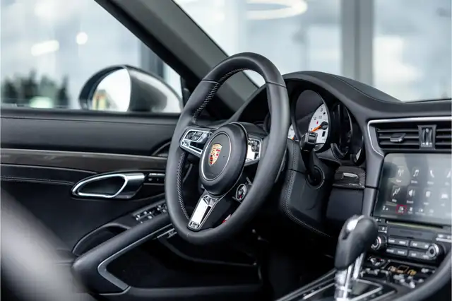 Porsche 911 view 12