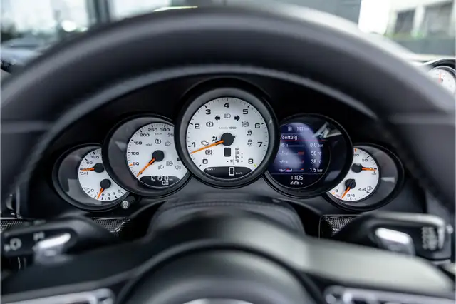 Porsche 911 view 14