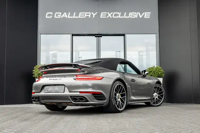 Porsche 911 view 9
