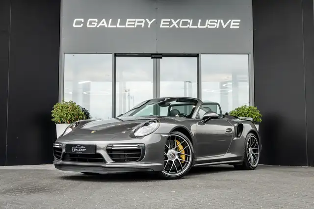 Porsche 911 view 3