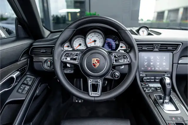 Porsche 911 view 13
