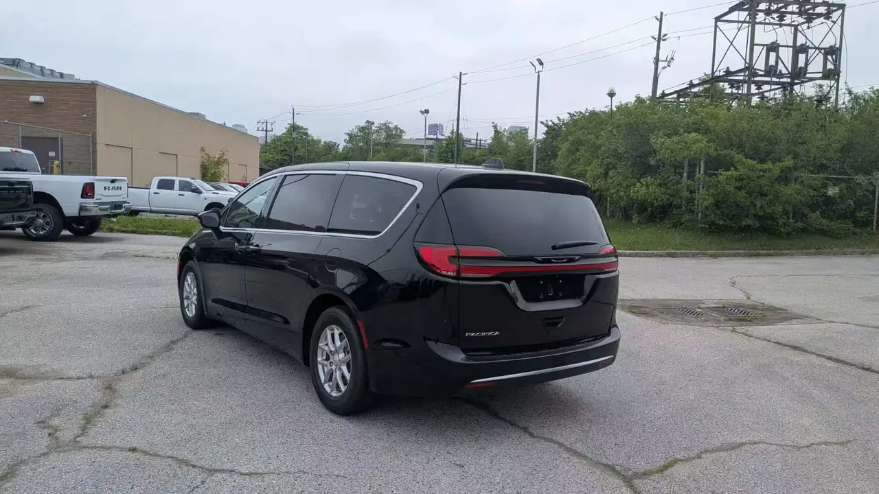 Chrysler Pacifica снимка Chrysler Pacifica