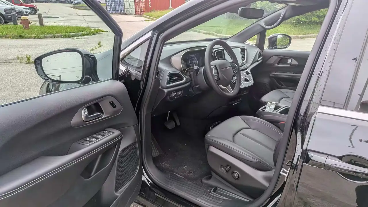 Chrysler Pacifica снимка Chrysler Pacifica