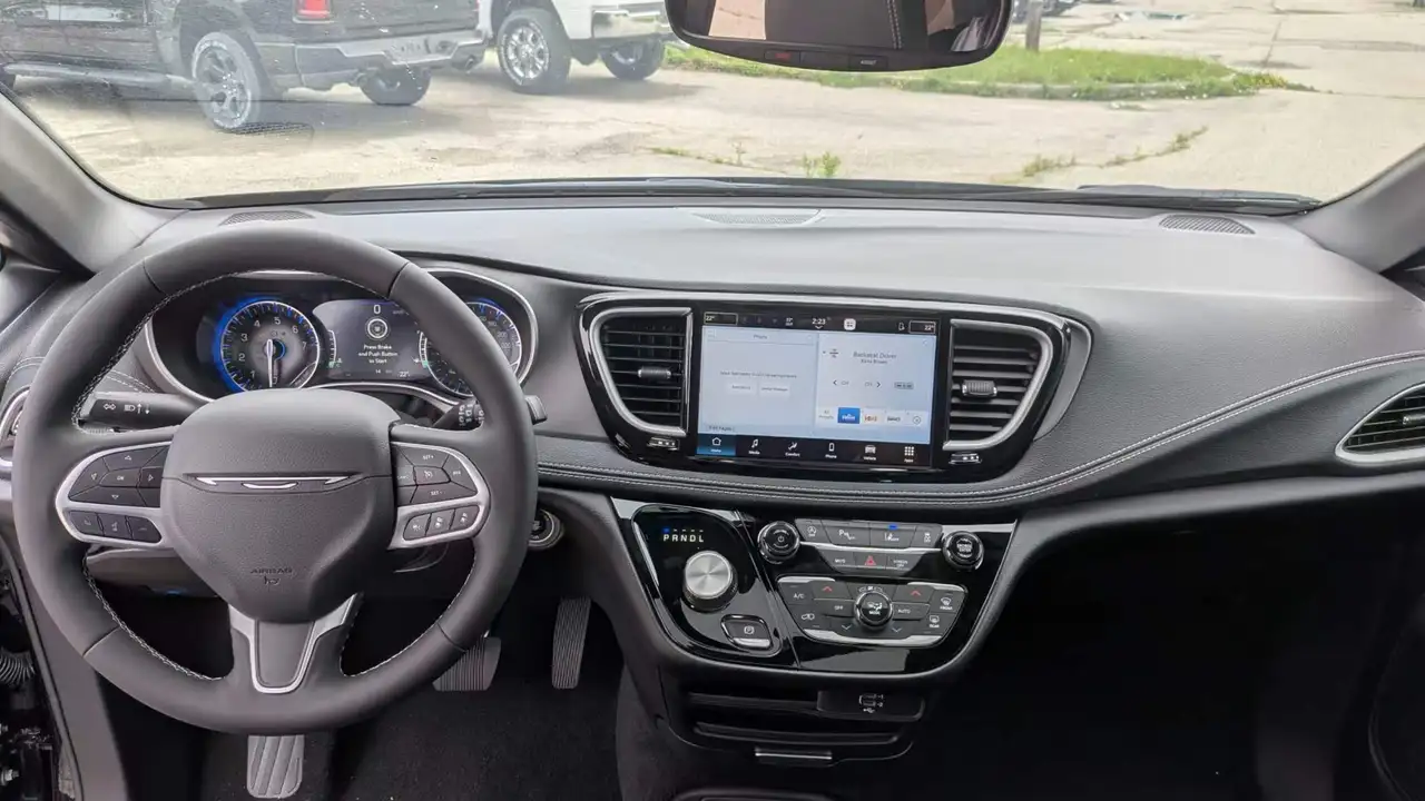 Chrysler Pacifica снимка Chrysler Pacifica
