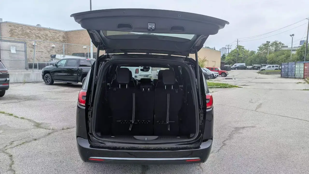 Chrysler Pacifica снимка Chrysler Pacifica