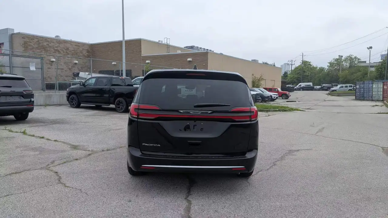 Chrysler Pacifica снимка Chrysler Pacifica