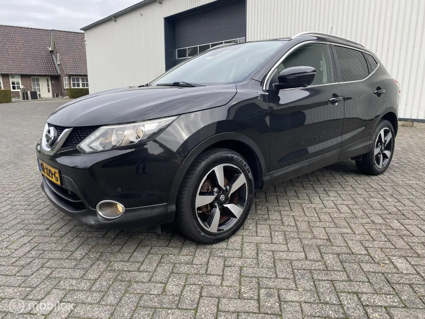 Nissan Qashqai 1.2 Acenta Zwart - 1
