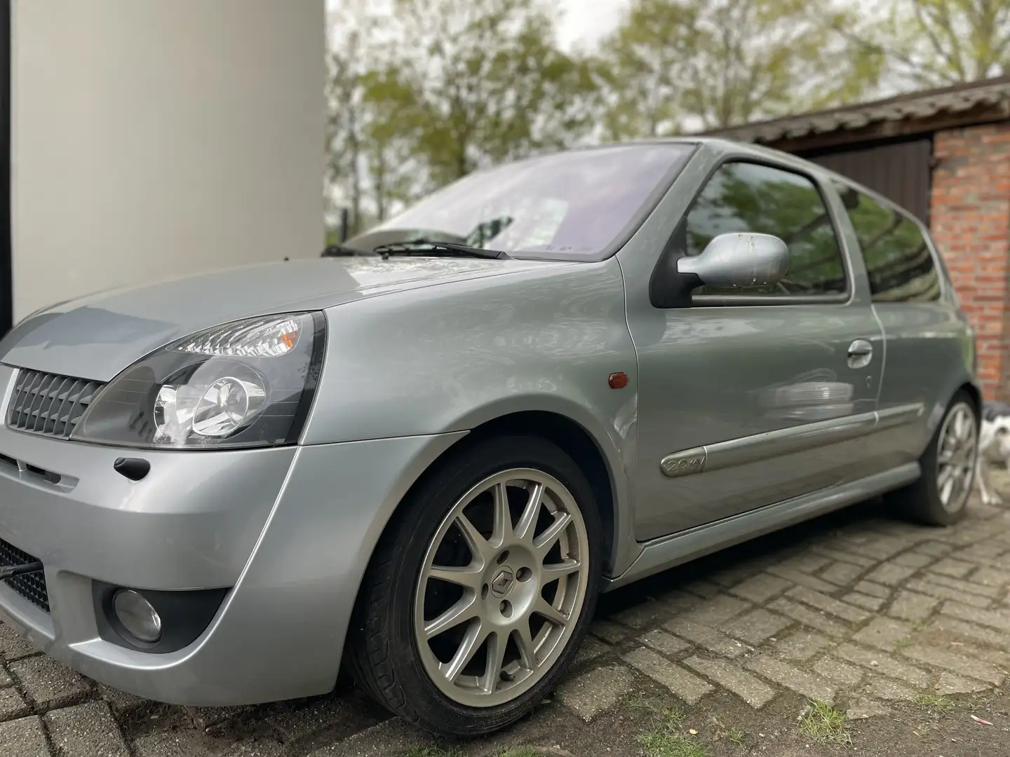 Renault Clio 2.0 16V Sport Stříbrná - 2