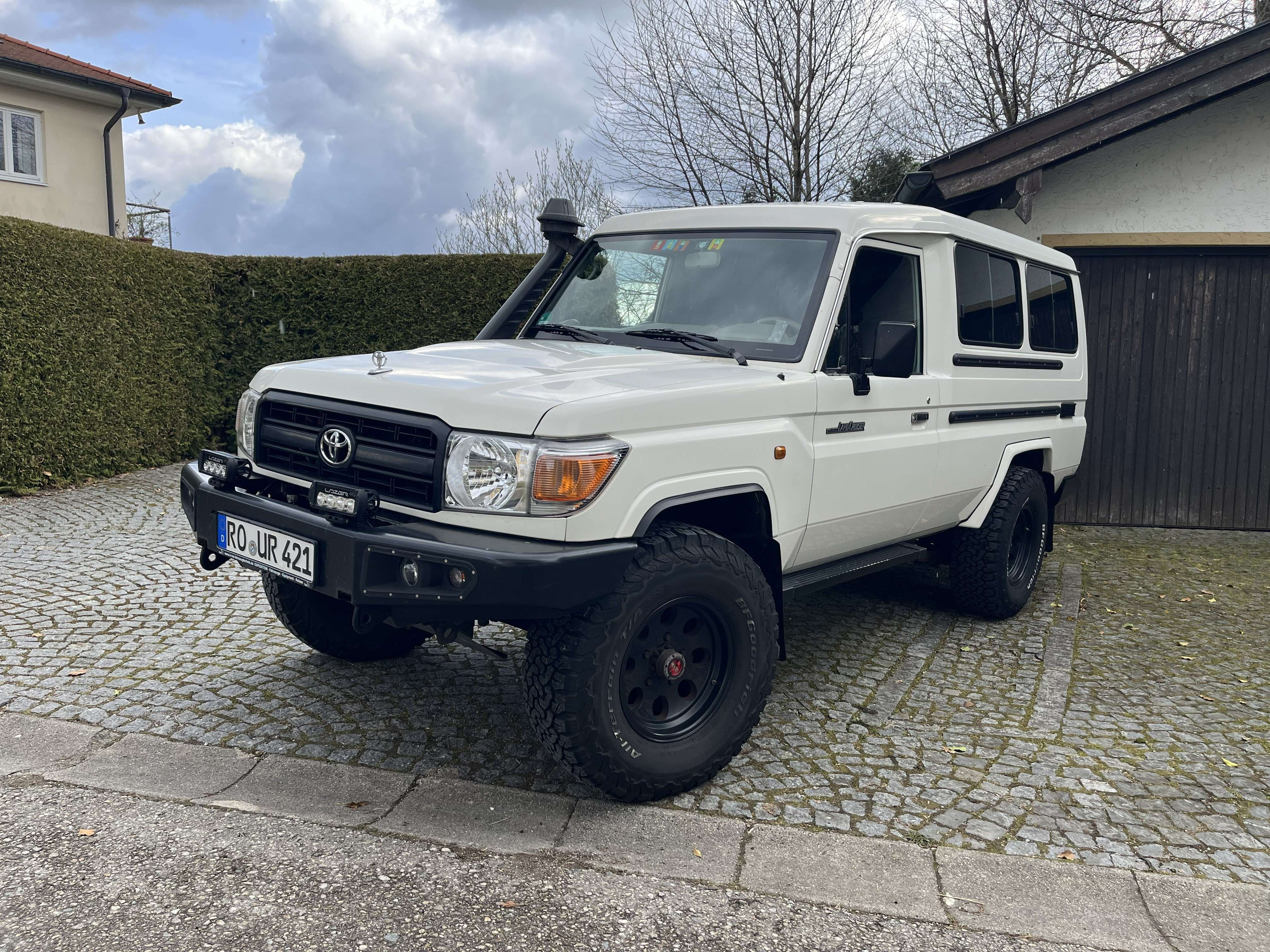 Second hand Toyota Land Cruiser 4.0