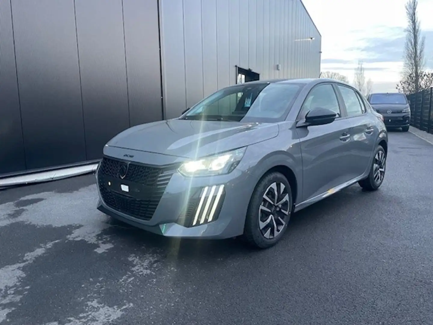 Peugeot 208 Active 100PK *DEMO* Gris - 1