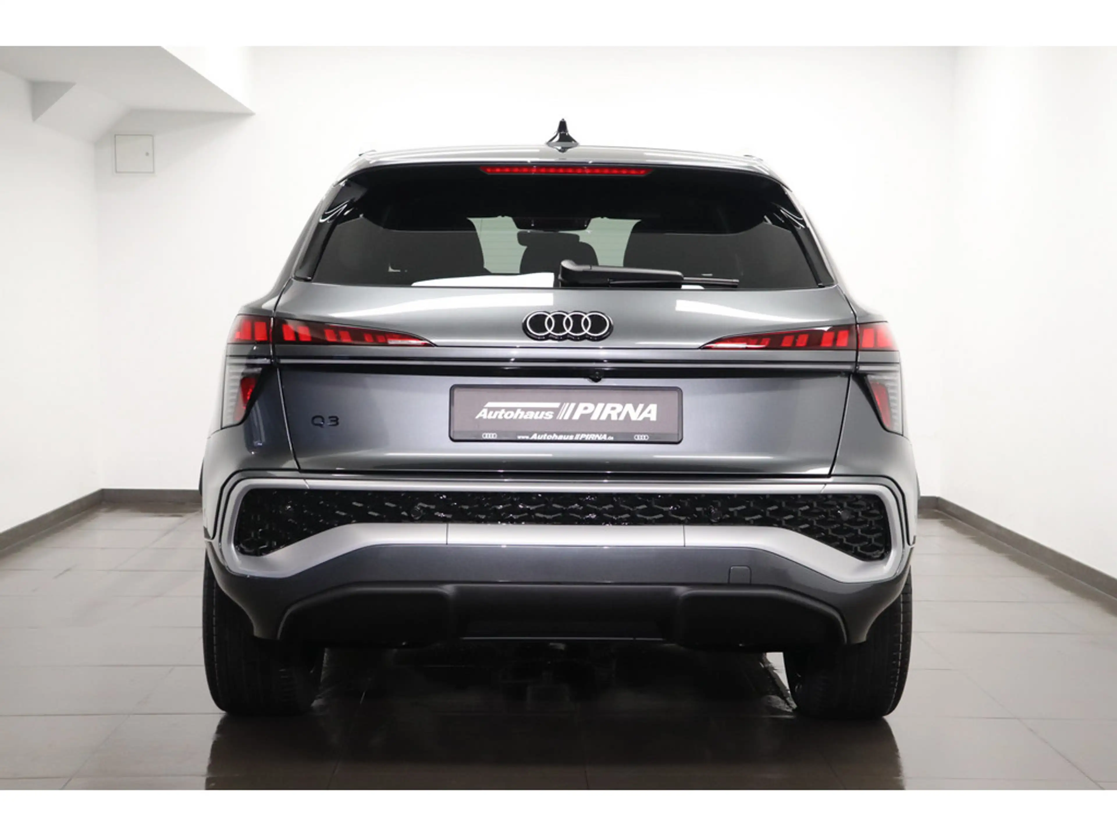Audi Q3 SUV TFSI S tronic #S line#tech+#Leder#Pano — photo 6