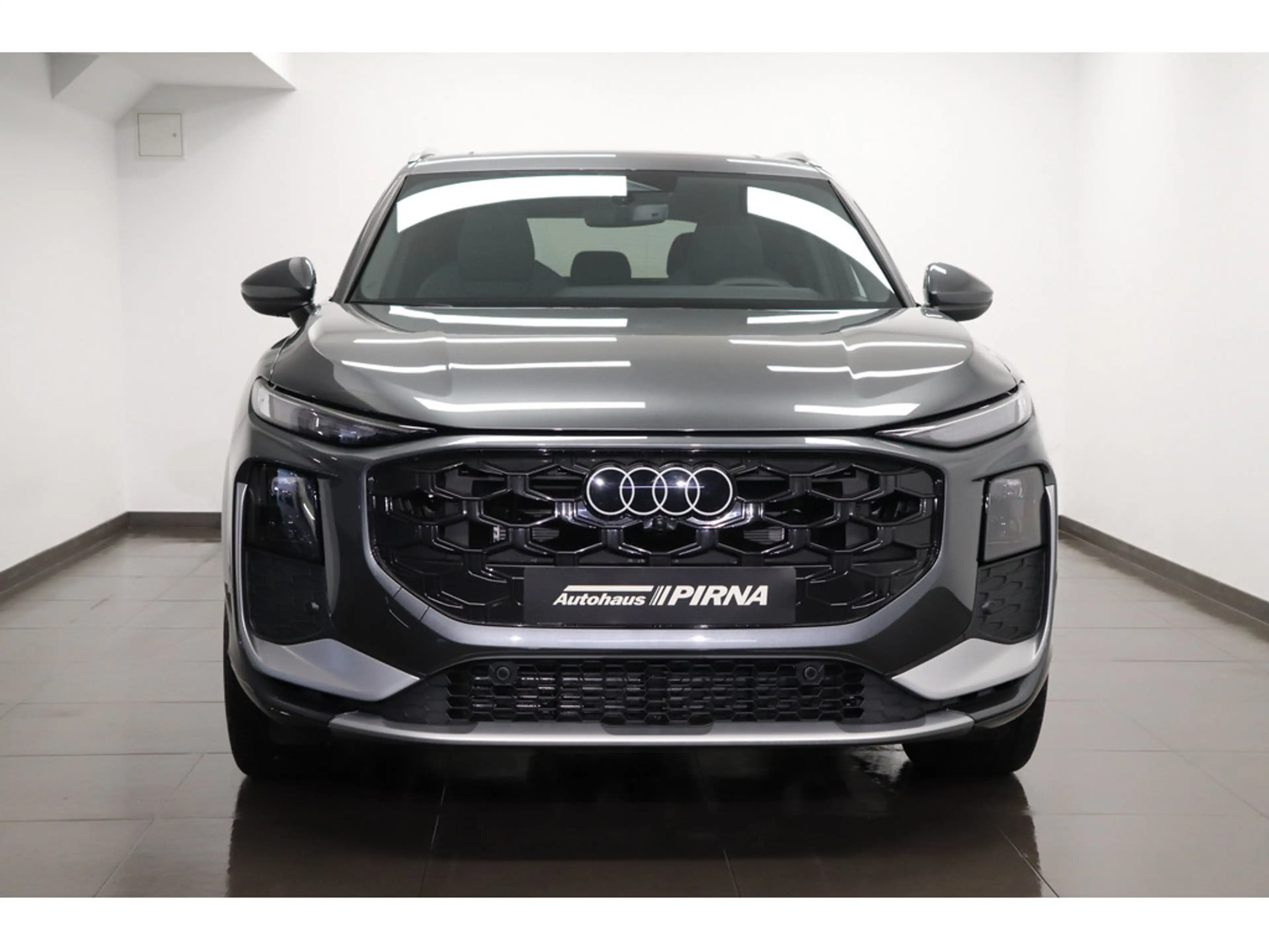 Audi Q3 SUV TFSI S tronic #S line#tech+#Leder#Pano — photo 3