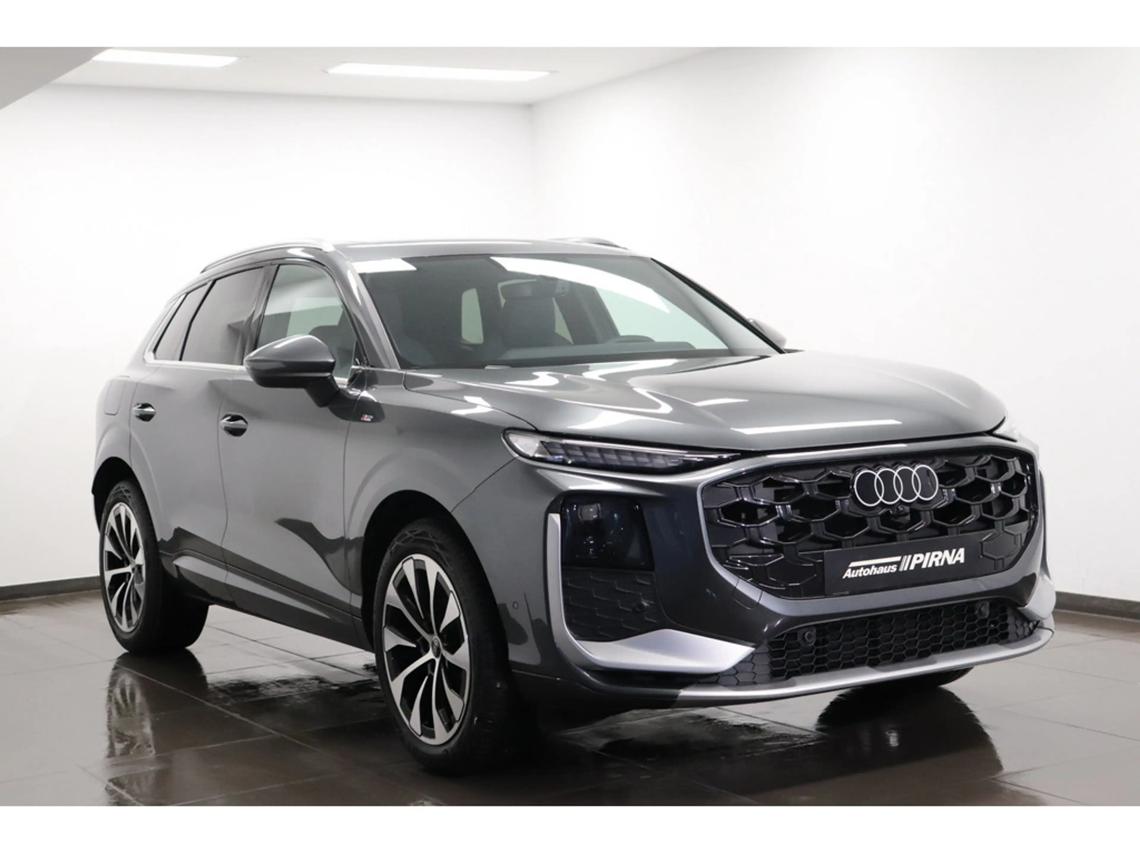 Audi Q3 SUV TFSI S tronic #S line#tech+#Leder#Pano — photo 4