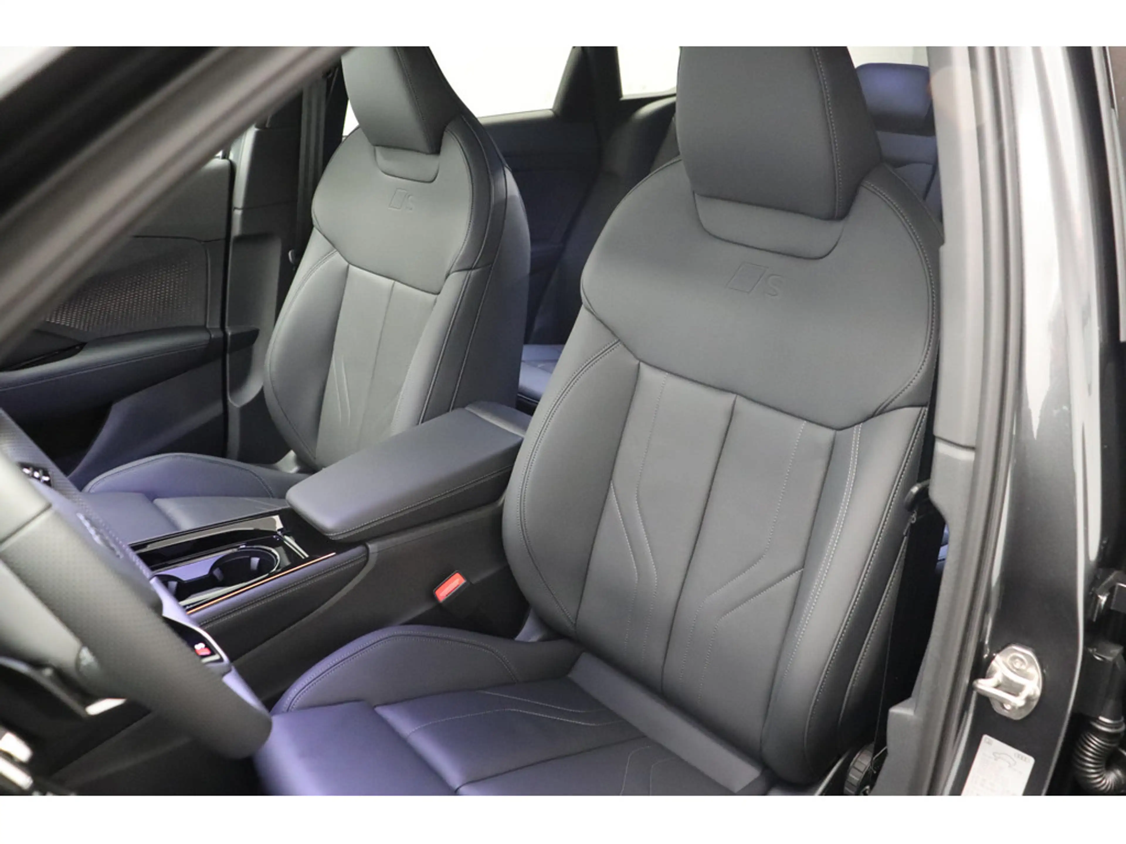 Audi Q3 SUV TFSI S tronic #S line#tech+#Leder#Pano — photo 11
