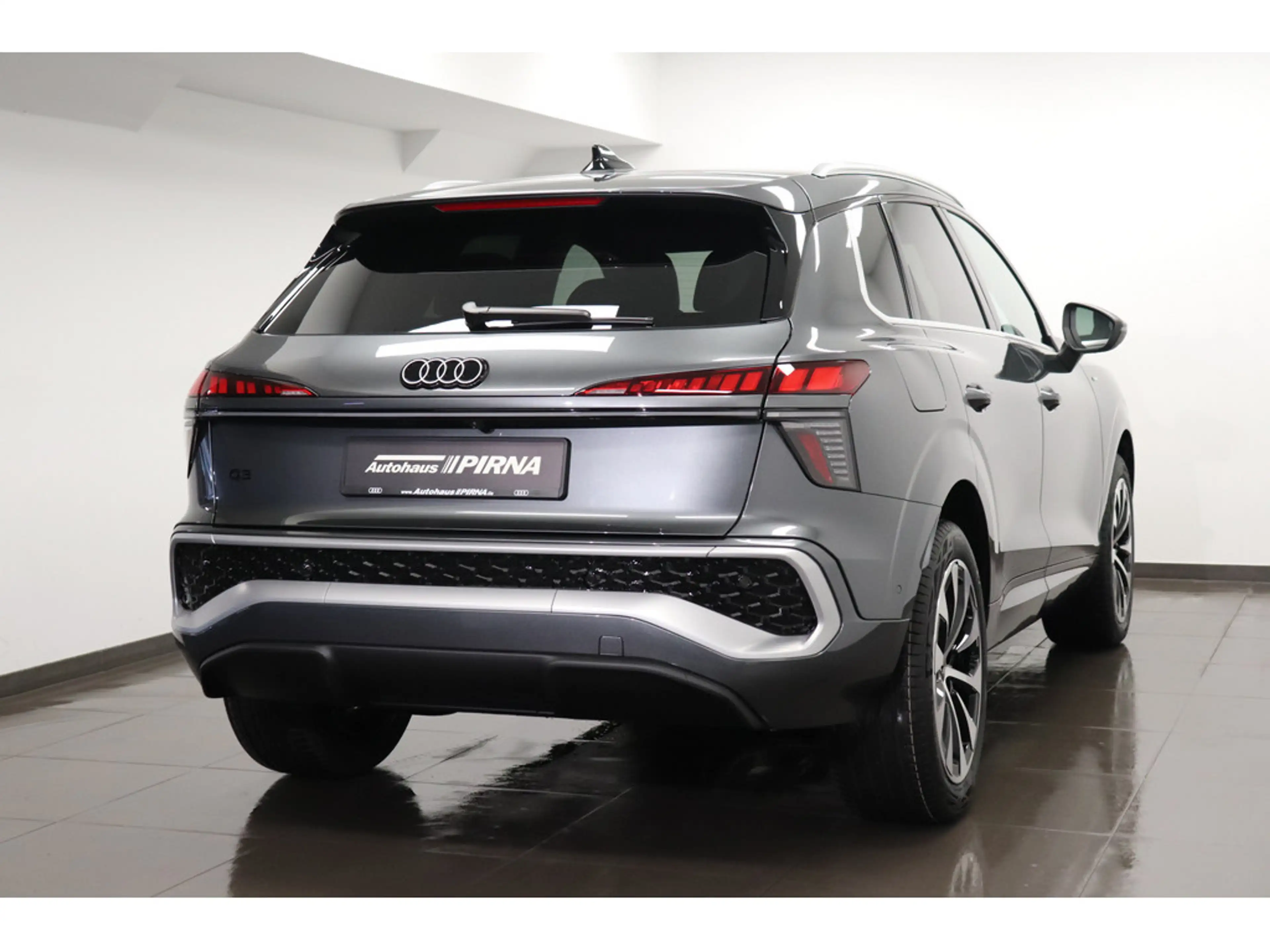 Audi Q3 SUV TFSI S tronic #S line#tech+#Leder#Pano — photo 7
