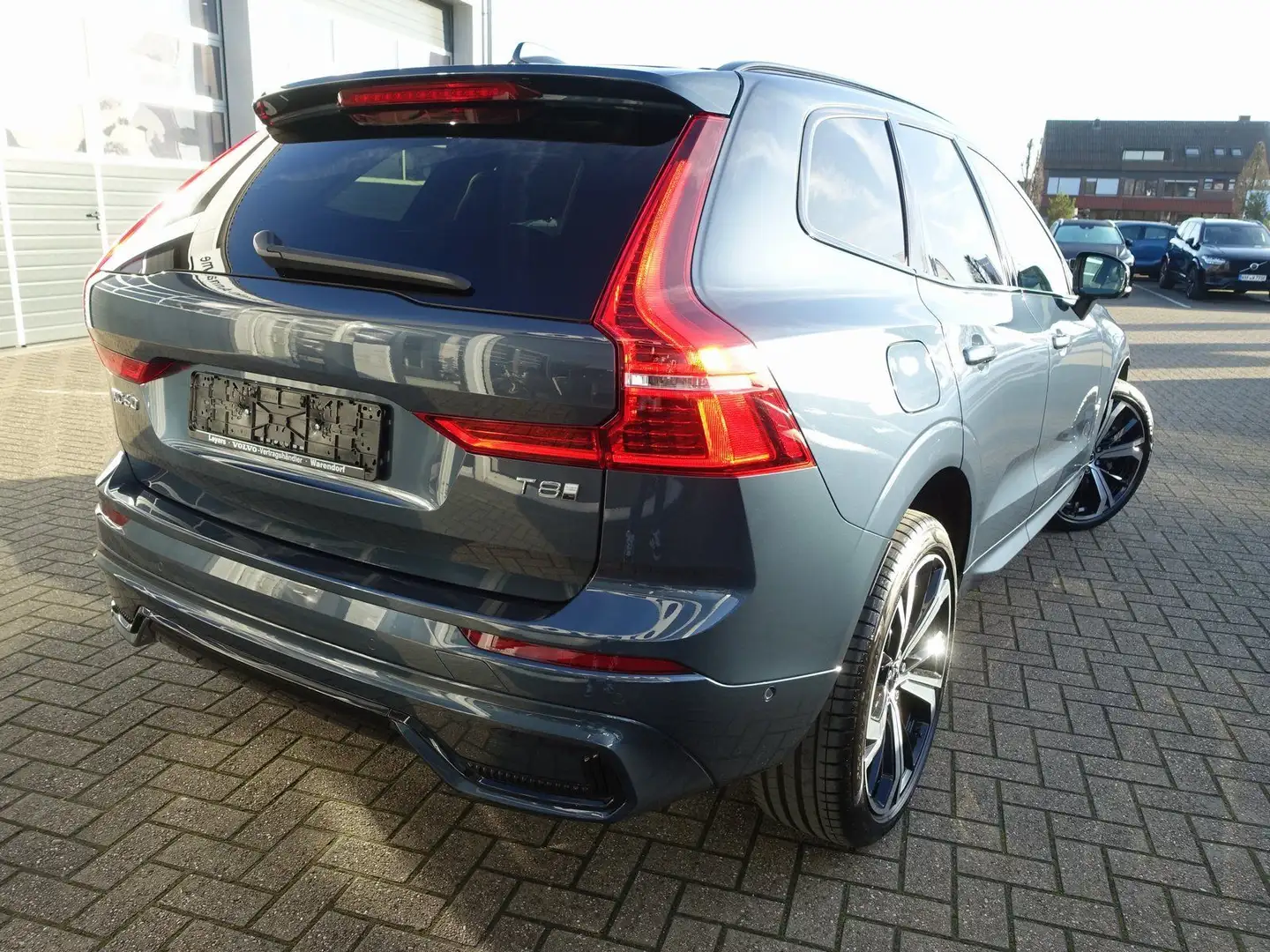 Volvo XC60 Ultra T8 AWD Plug-in/Massage/B&W/360°/FourC Blau - 2