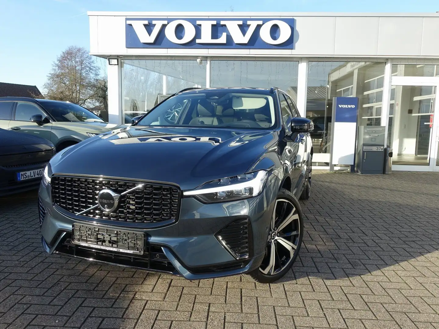 Volvo XC60 Ultra T8 AWD Plug-in/Massage/B&W/360°/FourC Blau - 1