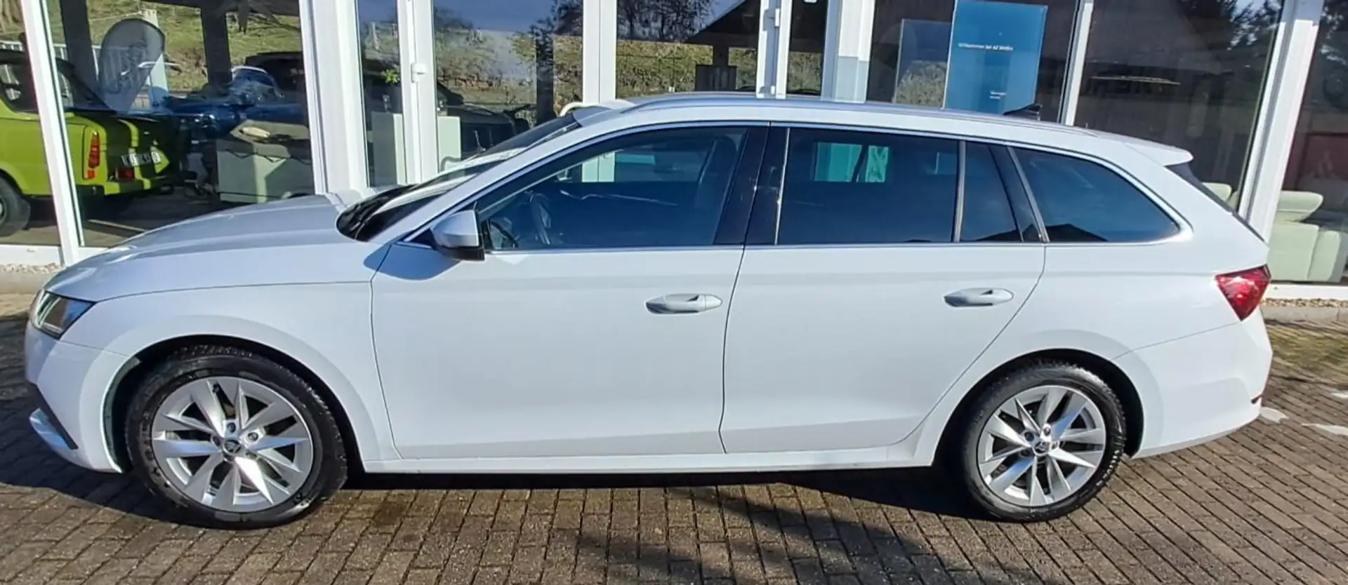 Skoda Octavia Octavia Combi IV Combi 1.5 TSI e-TEC DSG mHEV Weiß - 1