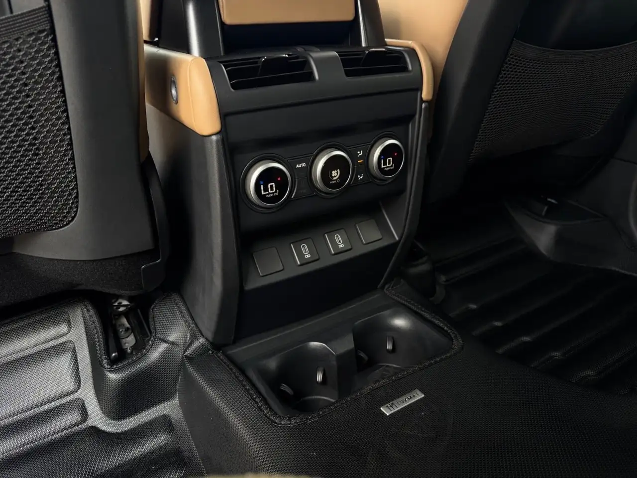 Land Rover Defender photo Land Rover Defender