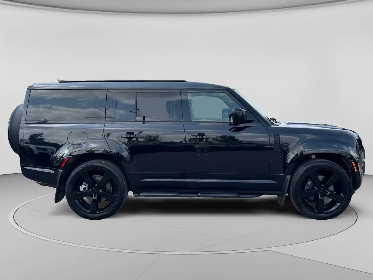 Land Rover Defender photo Land Rover Defender