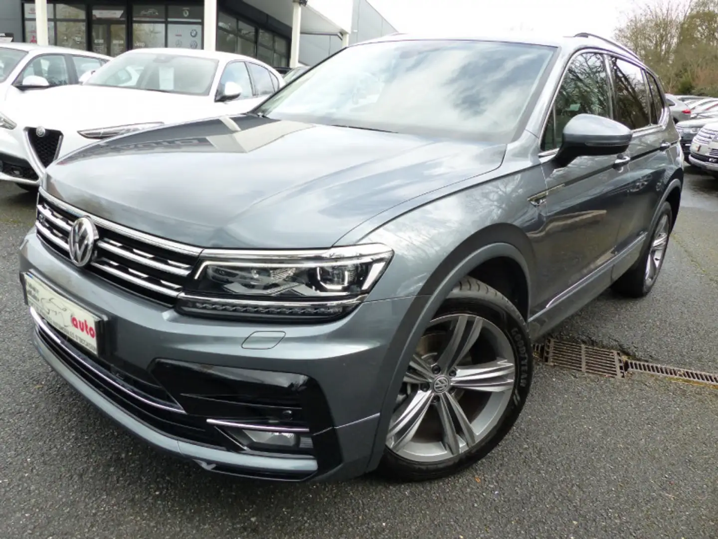 VOLKSWAGEN Tiguan