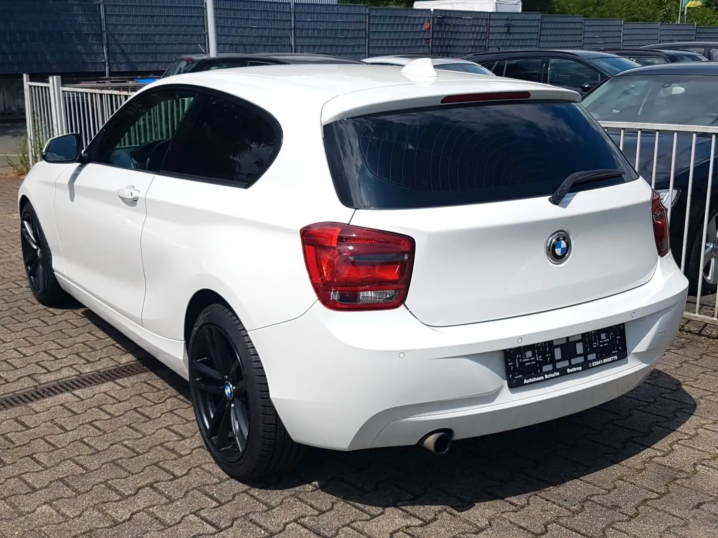 BMW 116 i 18"Alu HIFI Sitzhzg. Bluetooth PDC MFL Weiß - 2