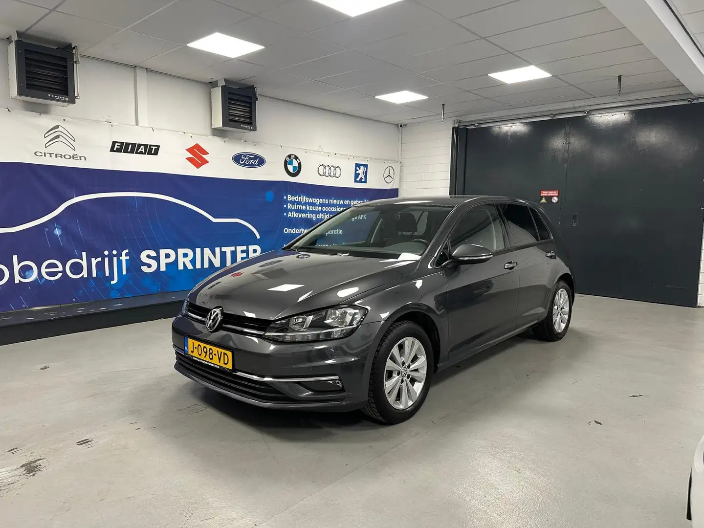 Volkswagen Golf 1.0 TSI Trendline CARPLAY/CAMERA/CRUISE Grijs - 2