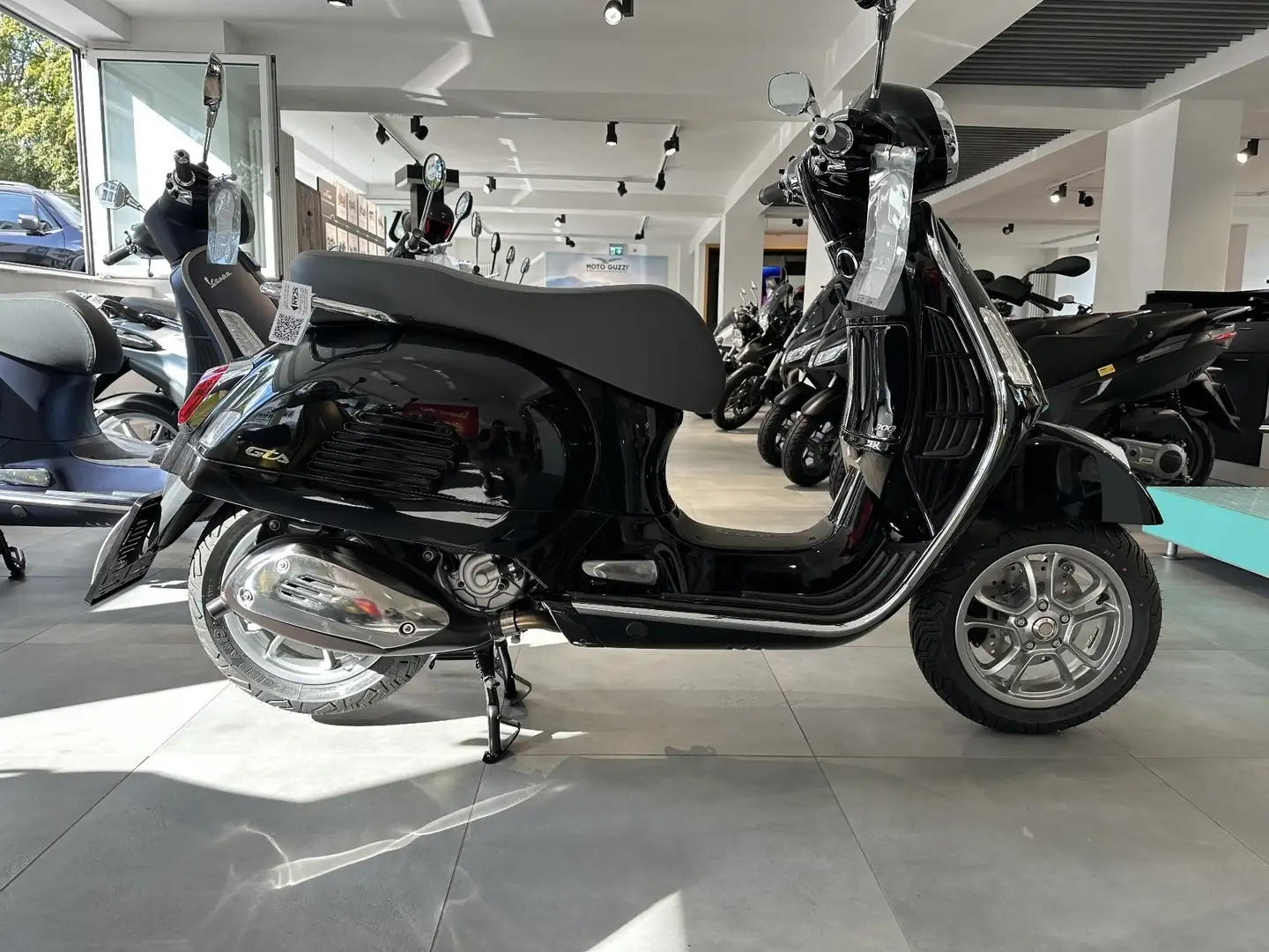 Vespa GTS 300 E5 NERO CONVINTO XN2 MY23 Negro - 1