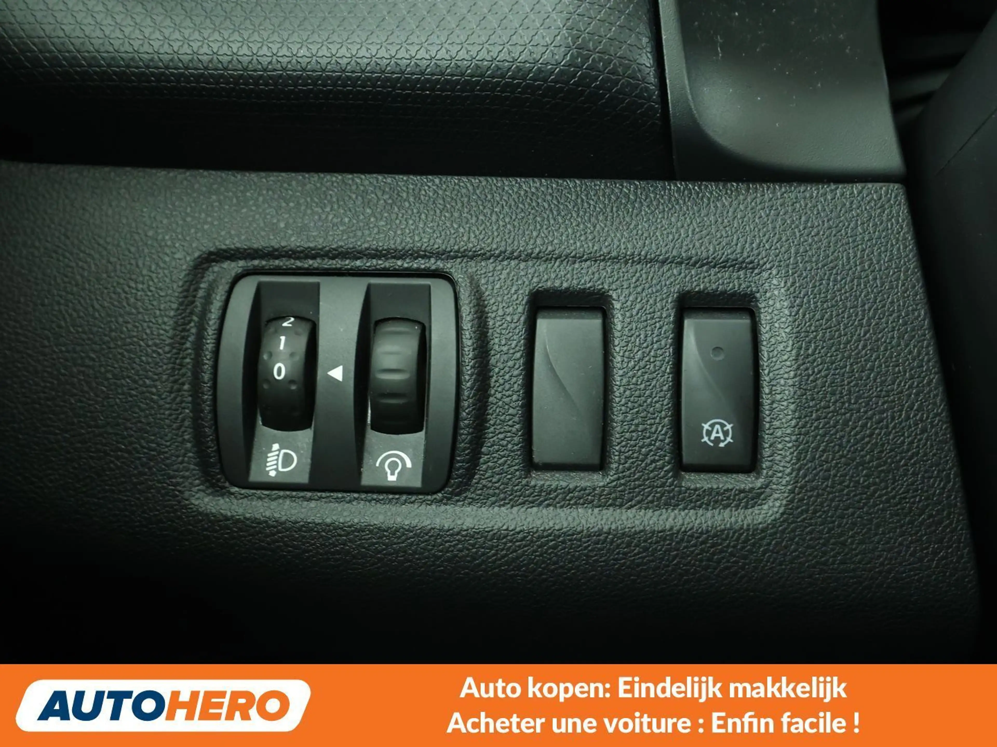Renault Clio 0.9 TCe Life — photo 14