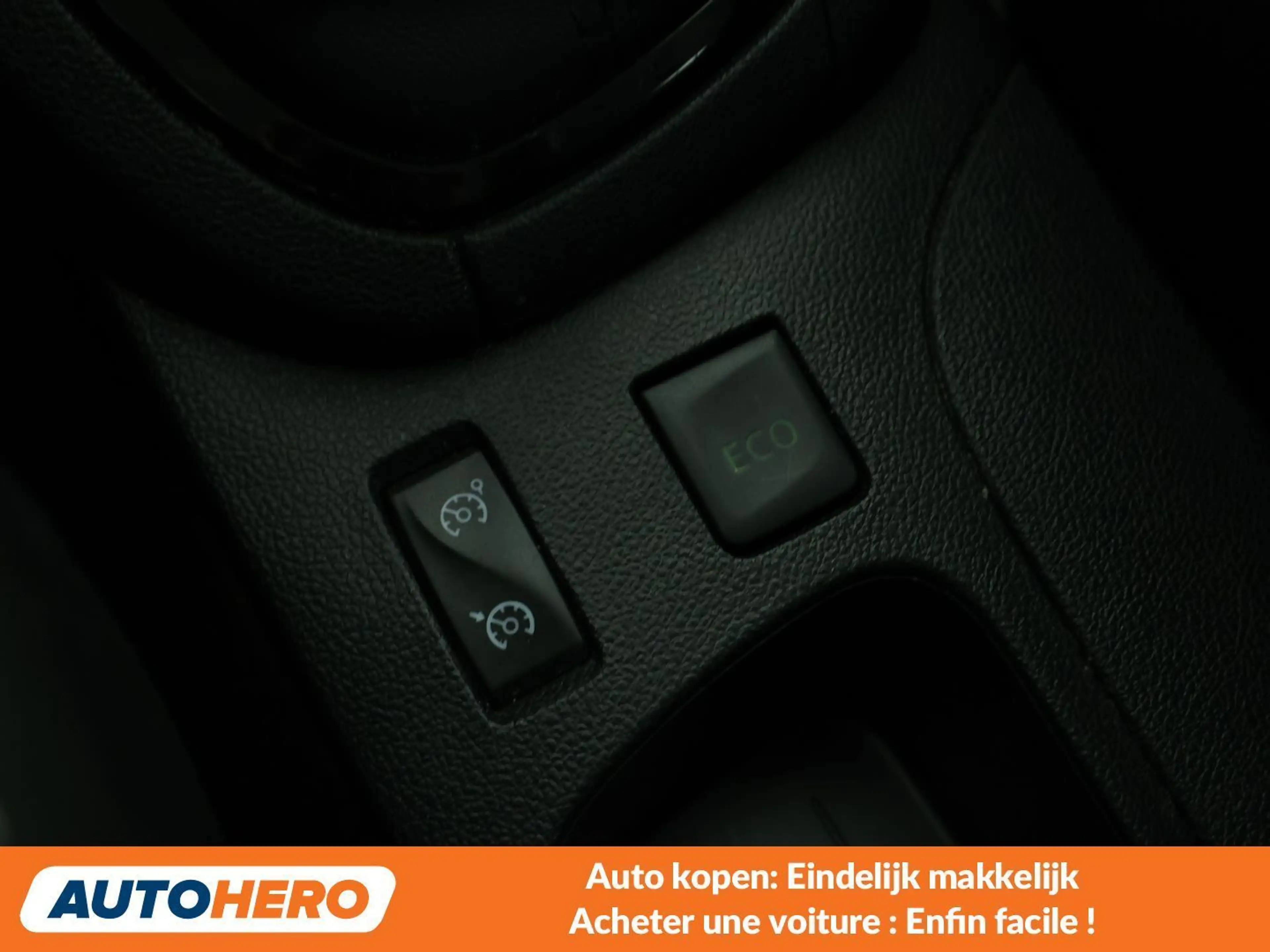 Renault Clio 0.9 TCe Life — photo 12