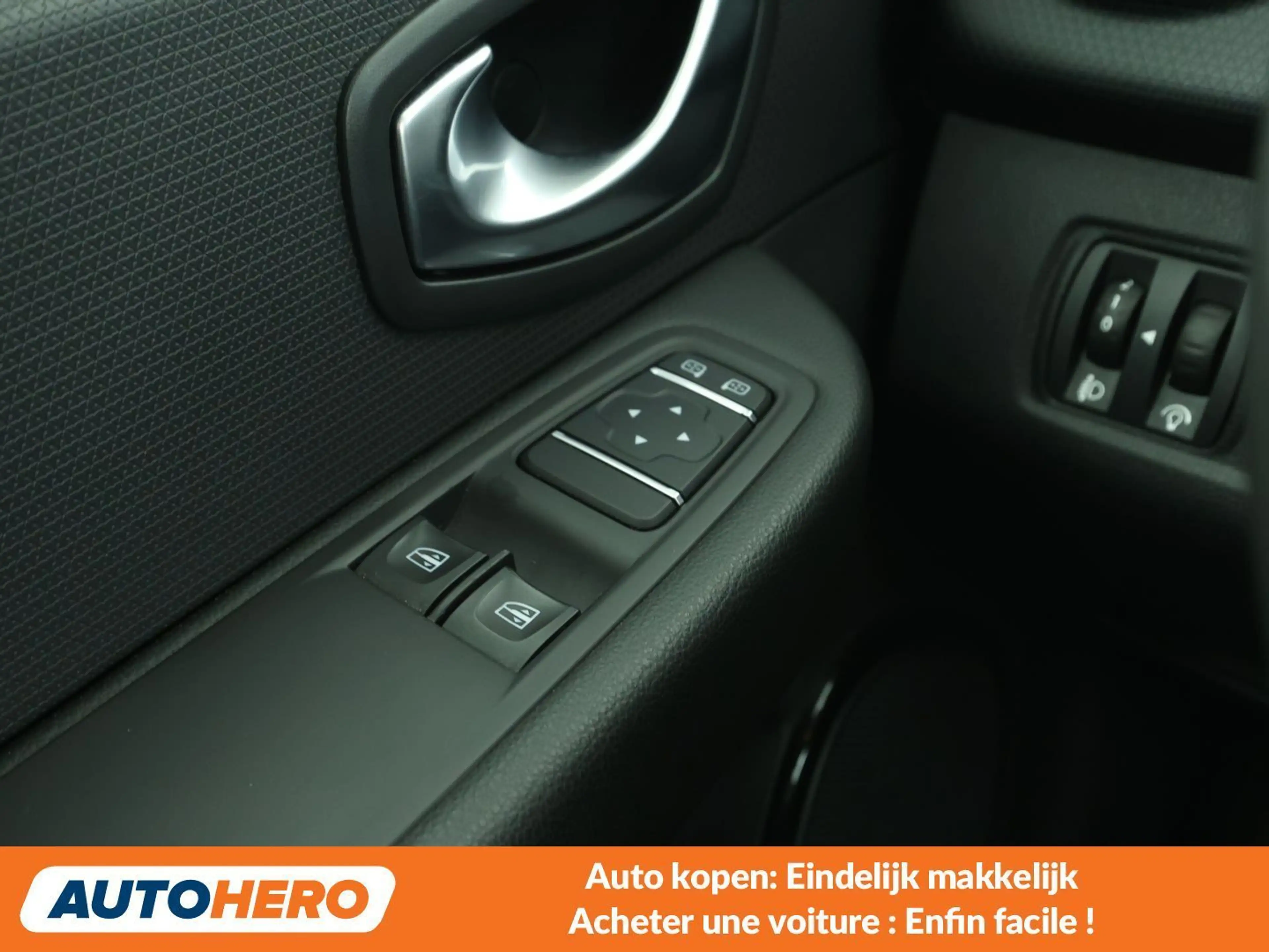 Renault Clio 0.9 TCe Life — photo 15