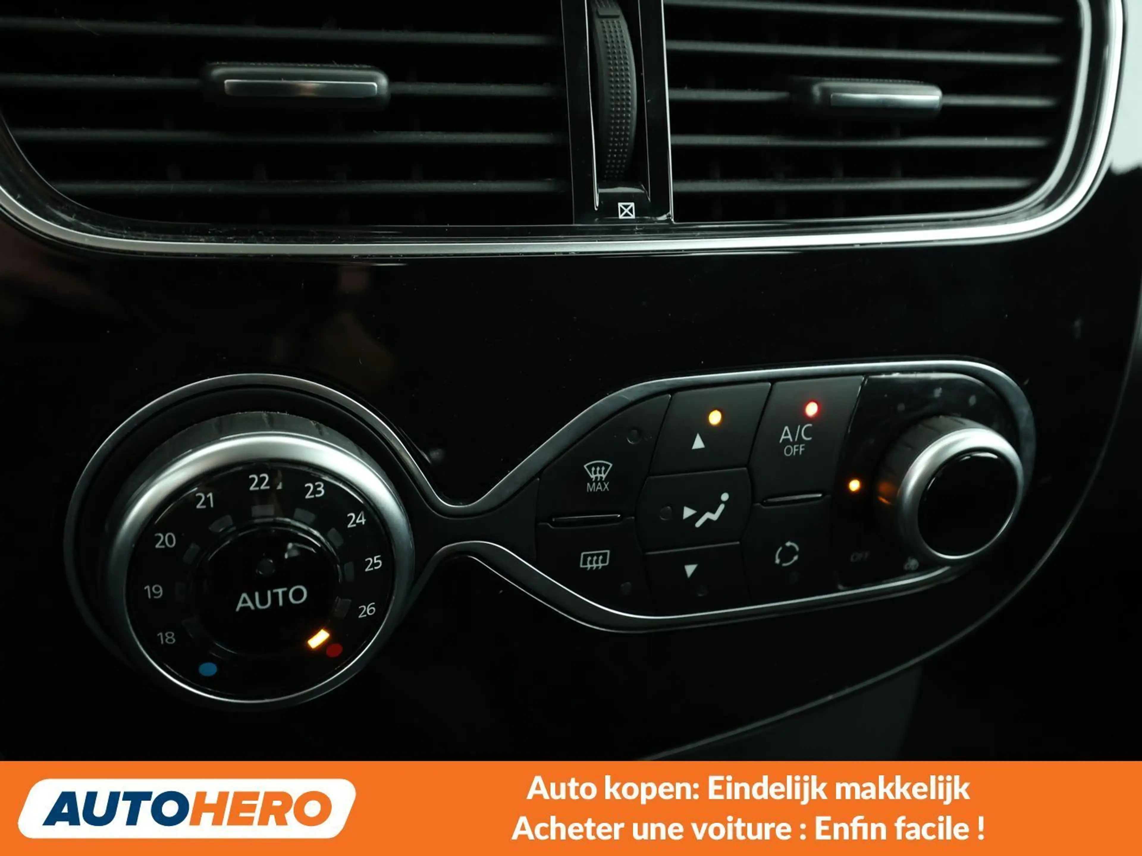 Renault Clio 0.9 TCe Life — photo 11